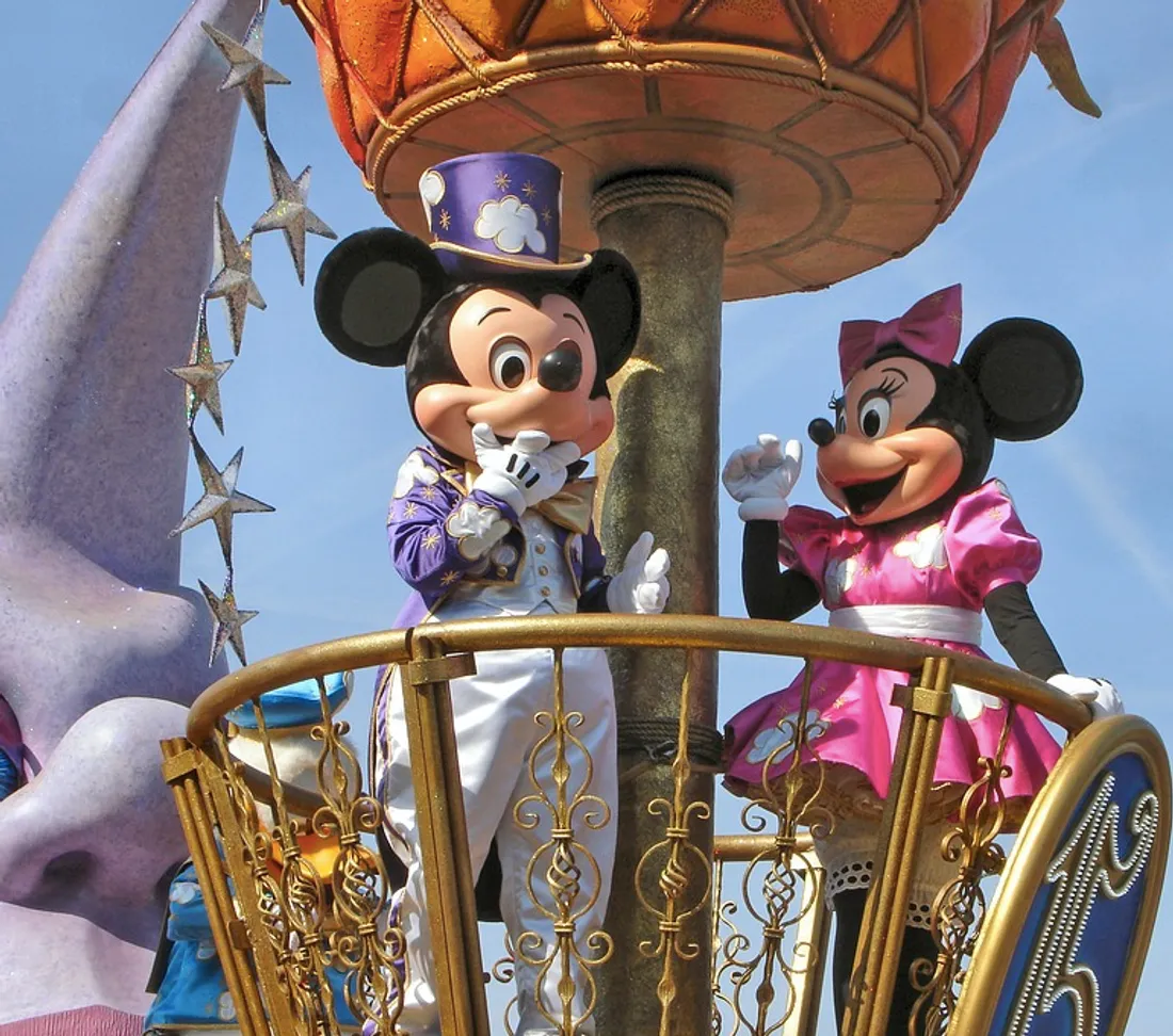 Un parc Disneyland confiné à cause d'un cas de Covid-19